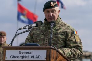 UPDATE: Şeful Statului Major al Apărării, generalul Gheorghiţă Vlad, pus sub urmărire de DNA pentru complicitate la uzurparea funcţiei